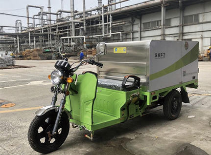高壓沖洗車效率和實(shí)力都在線，一機(jī)頂8名清潔工